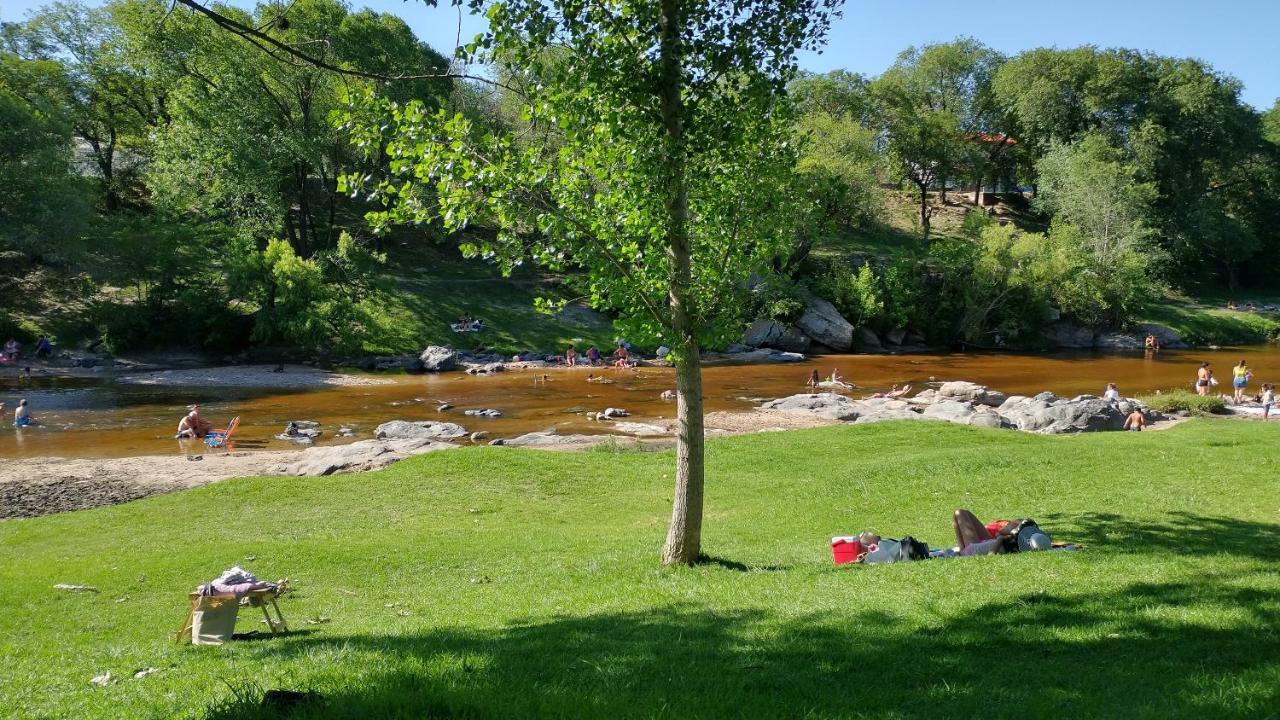 Duplex A Mts Del Rio Con Aire Acond Сasa de vacaciones *